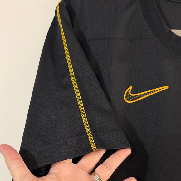 Nike Black & Gold Hawkeyes Short Sleeve Shirt - Picture 2 of 6